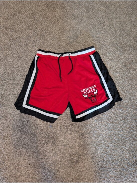 Ultragame Other - UltraGame Pants L Red Shorts Basketball Athletic Chicago Bulls Striped